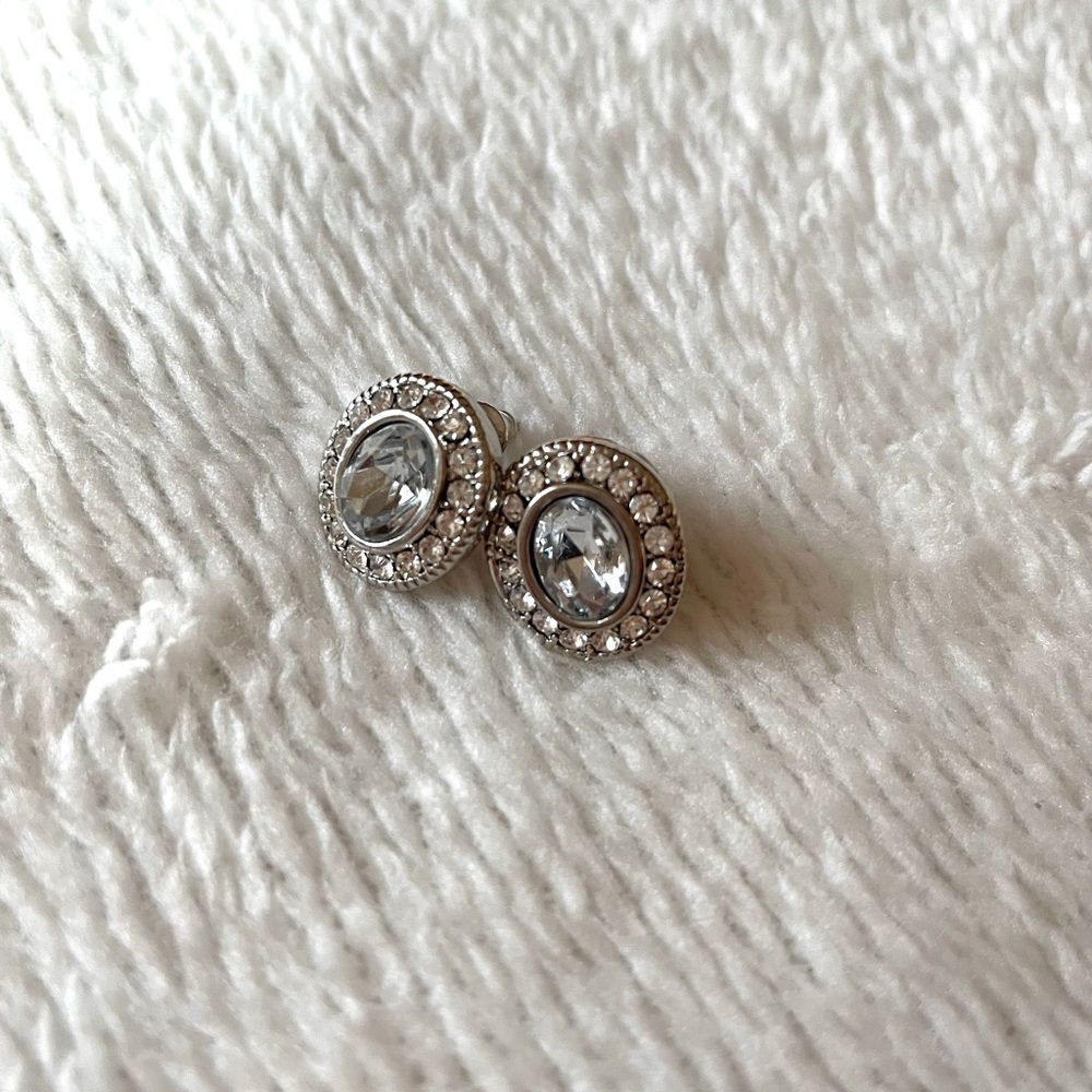 Diamond studs - Picture 2 of 2